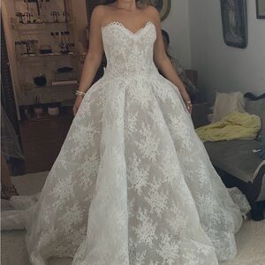 Monique Lhuillier Alexandra White Lace Wedding Dress